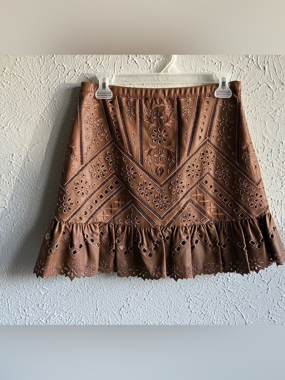 Christy Lynn Ashley Skirt S
Camel Vegan Leather Laser Cut
Floral Ruffle. - Picture 13 of 15